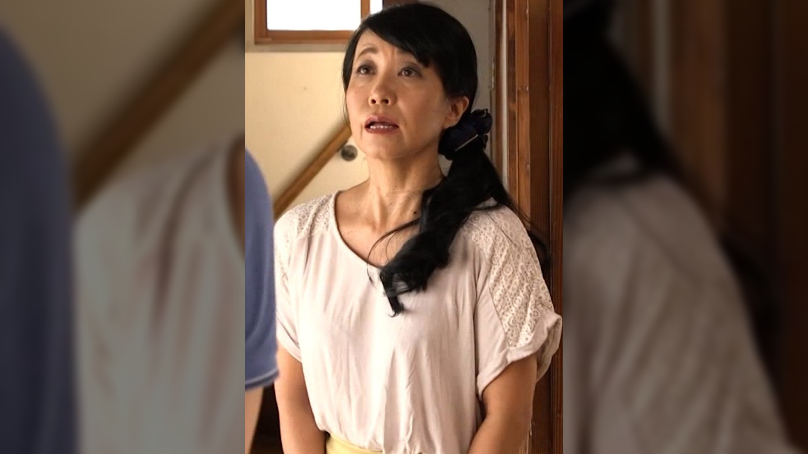 ミニスカ―トから覗く股間がエロい熟女…敏感になったカラダは快楽堕ちの本能丸出し中出しSEXにイキまくる‼