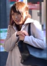 街行くきれいな若奥さんに不倫についてインタビューとホテルに誘いなし崩し的に淫乱不倫SEX！