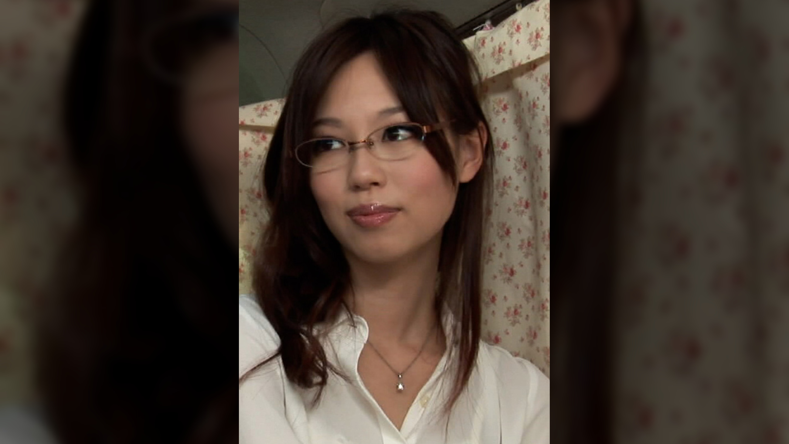街行くメガネ美人奥さまをナンパしてハメ撮りSEX！結婚１年の欲求不満奥さまは激デカバイブに絶叫性癖変態SEX！