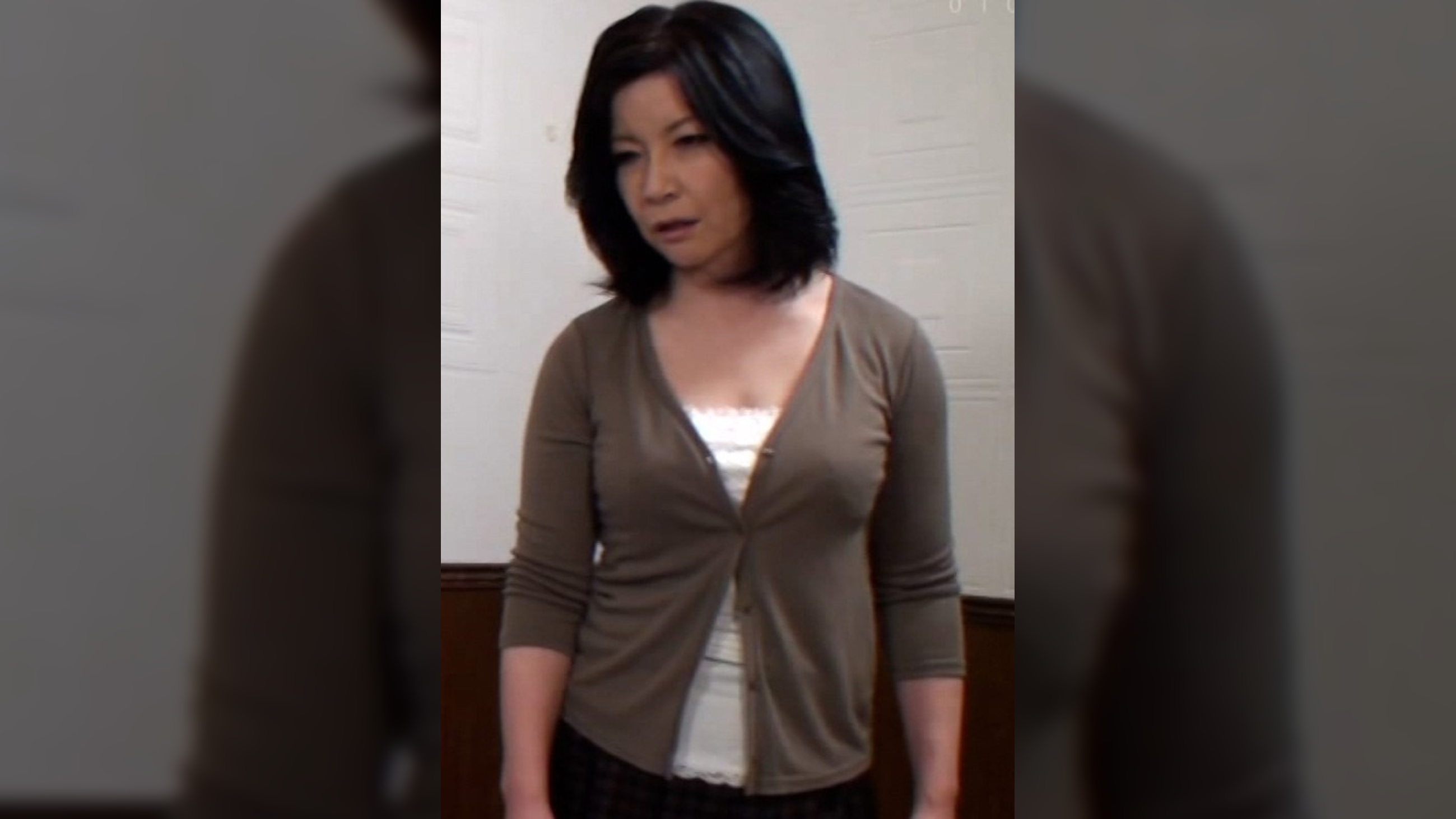 勉強をしない息●のエロ本に怒り！お仕置きとチ●ポをしゃぶるドS母の変態交尾！