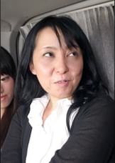 お堅い雰囲気のママが娘の前で赤裸々に語る夜の営みや不倫告白！娘を放って若い肉棒に溺れる淫乱熟女ママの快楽SEX！