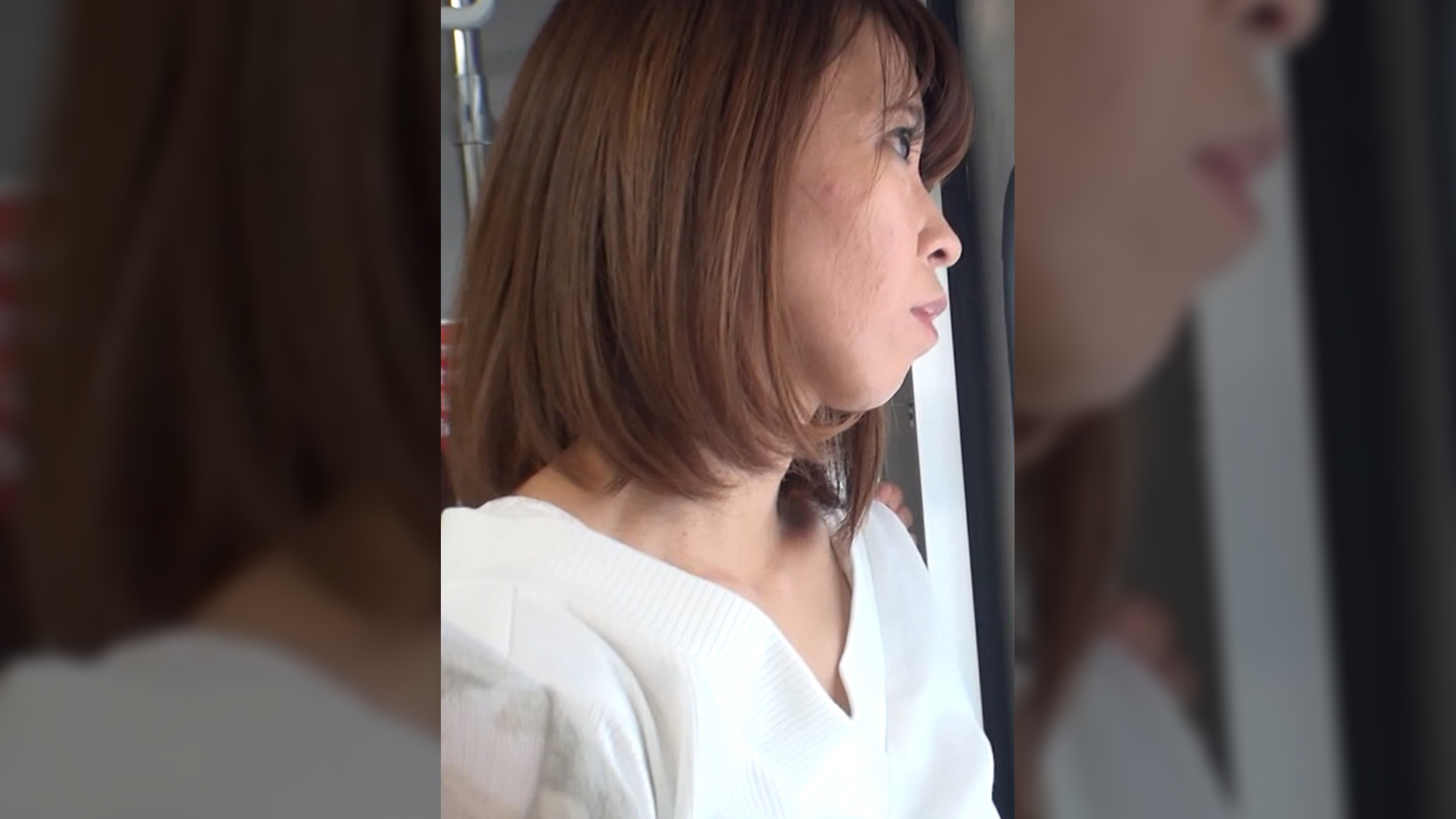 こんな所で…女盛りの熟れた体を弄られたおばさんは公衆の面前で悶え、そのまま公衆トイレで嵌めまくる！