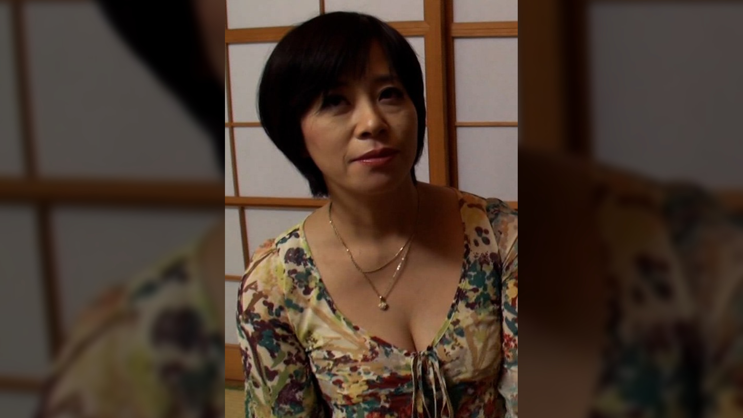 新しい刺激を求めて夫婦でAV出演！全裸にネグリジェでレトロなエロスを晒す変態夫婦！