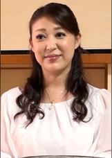 熟女への歪んだ愛！それを戸惑いながら受けいれる美熟女の熟れたカラダから放たれるエロスに若い肉棒は激しく白濁汁を解き放つ！