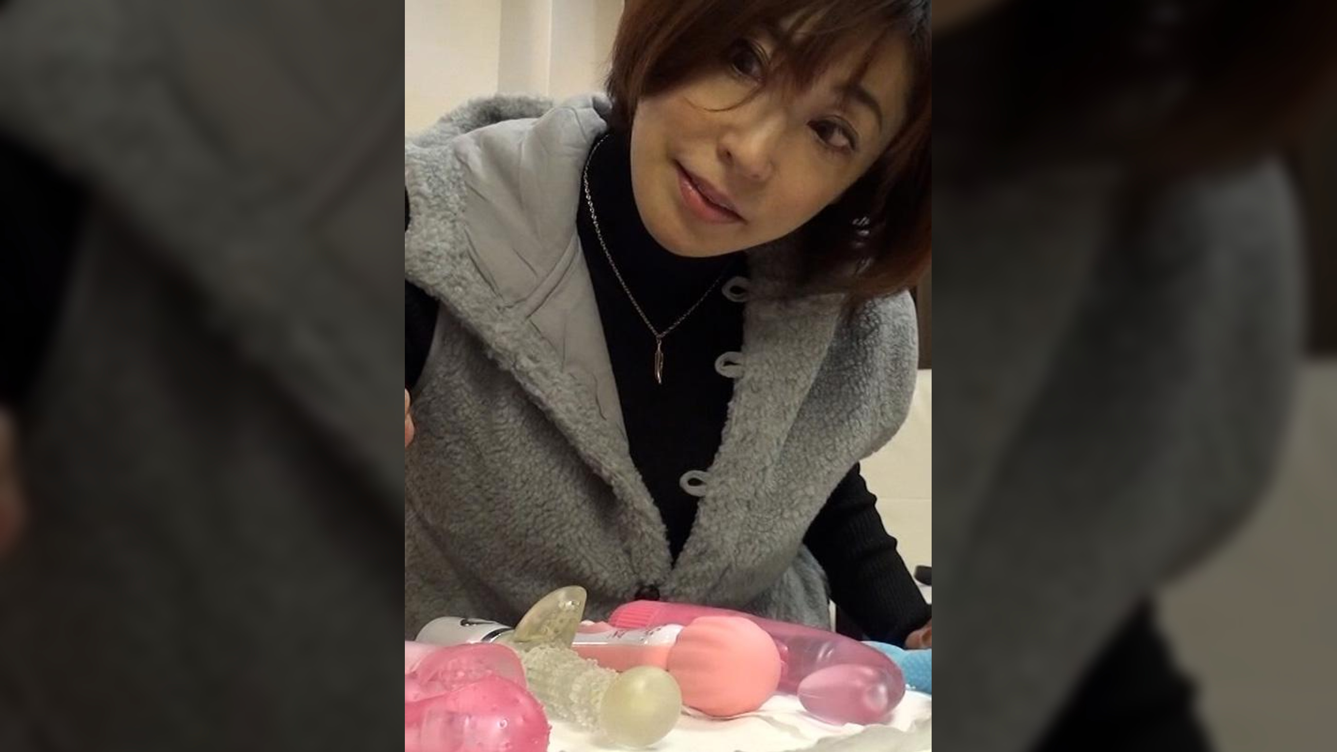 ドリンクのお試しに訪れた熟女さんは部屋に置かれた大人のおもちゃに興味津々！電マオナニーで気持ちよくなって他人棒にすがりつき絶頂中出しイキ！