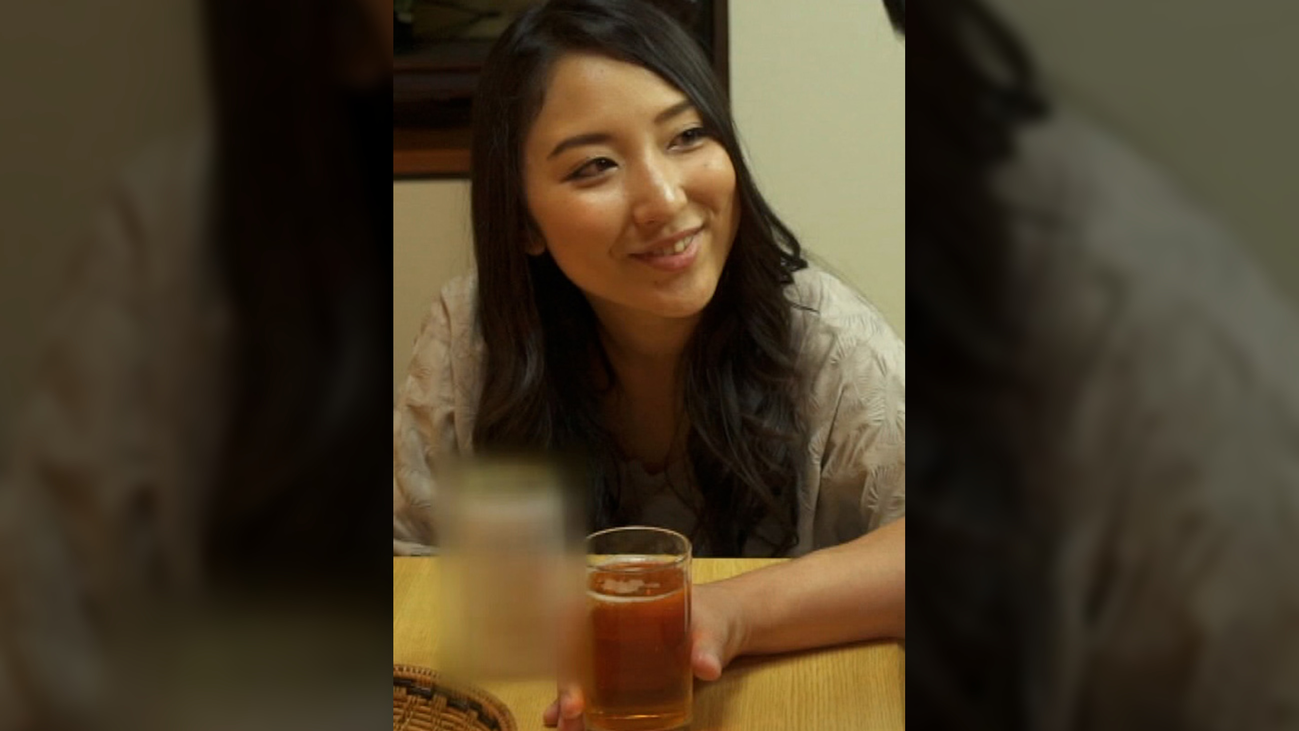 同世代の親父の再婚相手に迫られて!親父に気づかれないようにコタツの中で肉棒をしごかれ声を潜めて淫乱SEX!