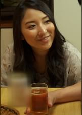 同世代の親父の再婚相手に迫られて!親父に気づかれないようにコタツの中で肉棒をしごかれ声を潜めて淫乱SEX!