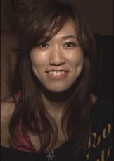 結婚１年目で冷めた家庭の人妻さんは人恋しさを求めてＡＶ体験！スレンダー美人な若妻さんの女性器が吸い付き過ぎて、うっかり中出し！ごめんなさい。。