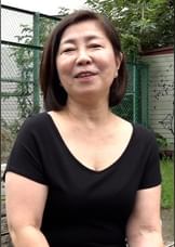 お堅い職業で性欲旺盛な還暦熟女の初AV!性癖全開でカメラの前でオナニーイキ！