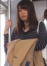 もしかして触ってる⁉感じてはイケナイ、でも欲求不満の熟れたカラダは性欲に溺れ有り得ない場所で他人棒の激ピスに理性を失いイキ果てる！