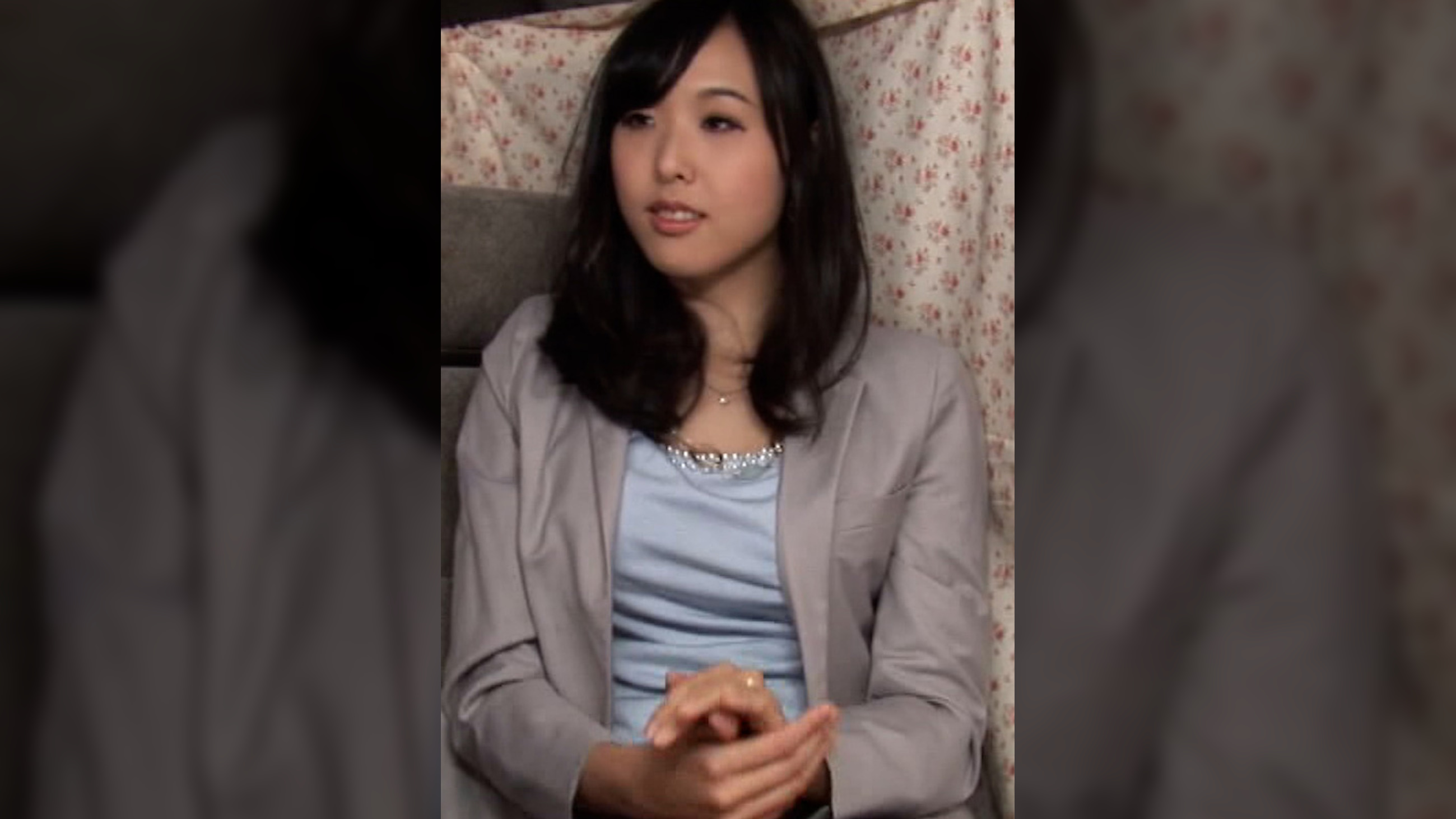 街行くミニスカ美脚奥さまをファッションインタビューとロケ車に誘い謝礼を餌に下着拝見!潤んだ瞳でなし崩し的ボディタッチに流され中出しSEX!