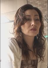 エッチに抵抗感ゼロのビューティー熟女！セフレに愛人なんでもアリで経験人数１５０人以上？！エロモード全開で男優たじたじの全力ＳＥＸ！