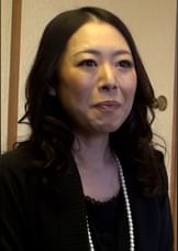 街で見つけた母娘を宿泊付きインタビュー取材と旅館に来てもらい…娘の横で声を抑えて快楽に溺れる熟女の淫乱SEX