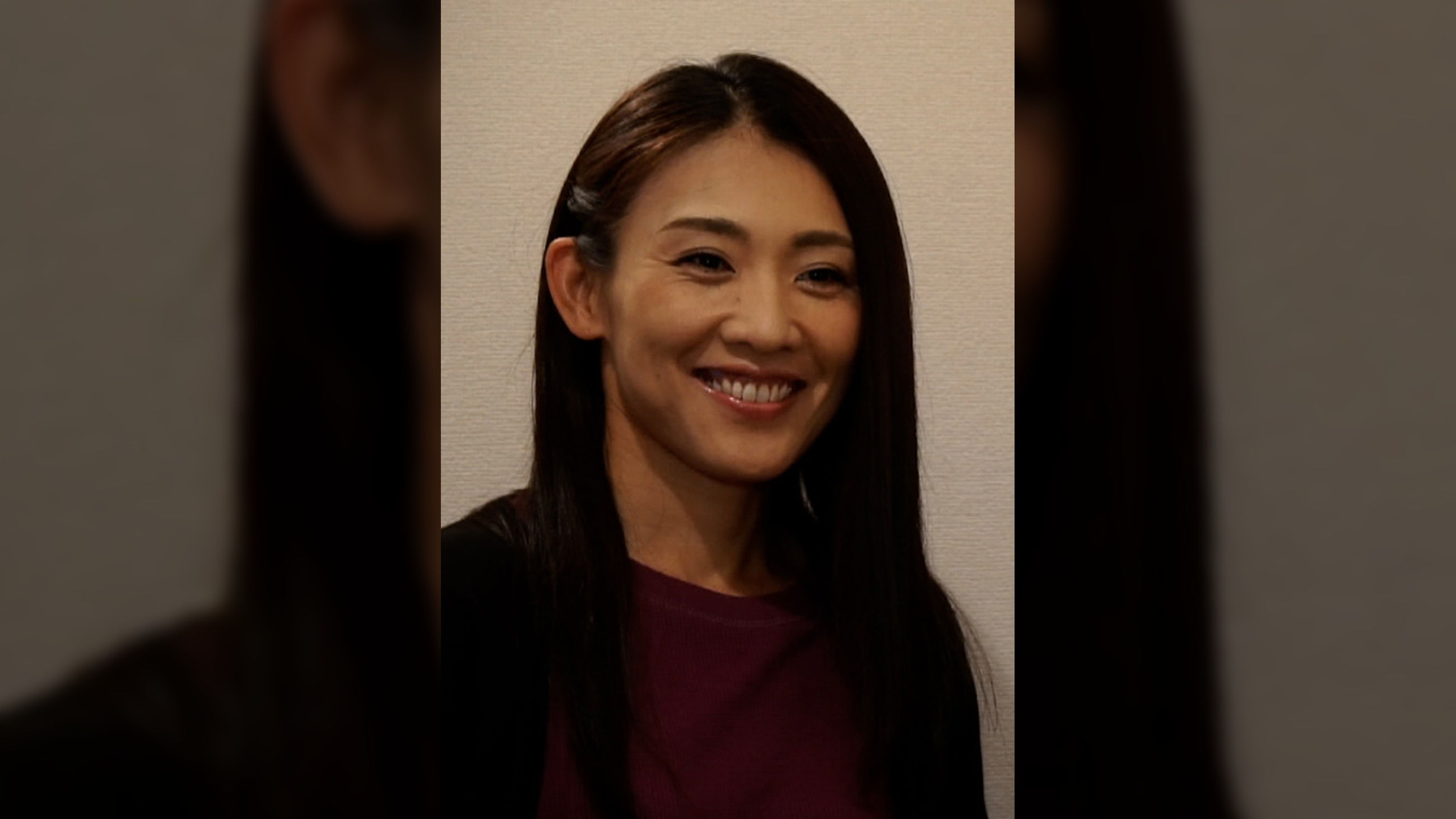 友人宅のこたつの中で奥さんの股間を弄ってみると…最近ご無沙汰の奥さんは股間を濡らし快楽堕ち!旦那のそばで声を潜めて他人棒にイキまくる!