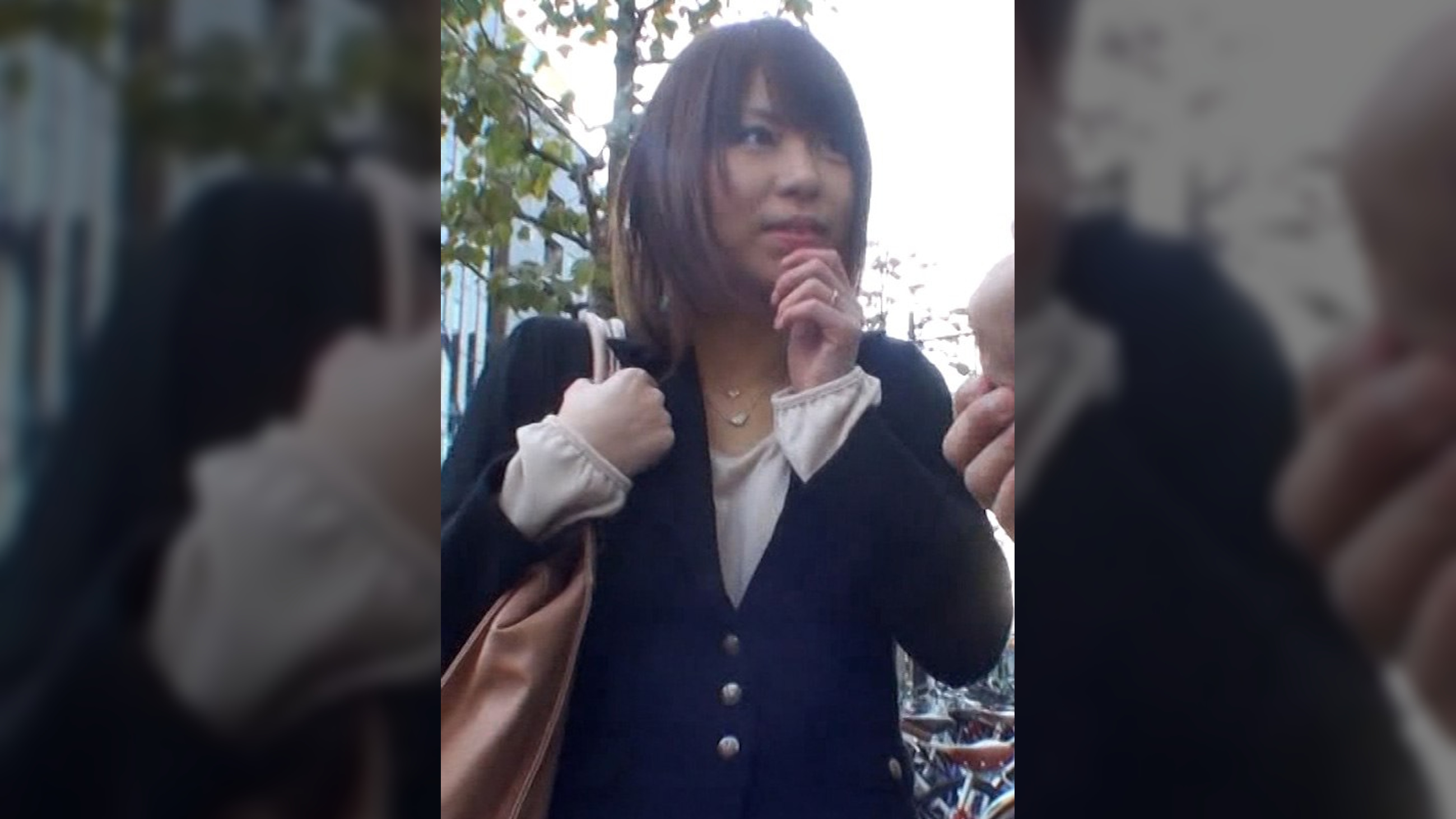 通販商品のモニタリングをお願いとナンパして部屋に誘いAV鑑賞しながらローター実演！隠れビッチな不貞妻に中出し‼