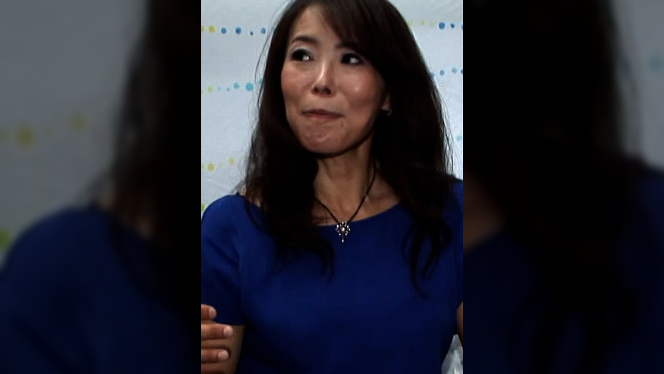 ペアルックの母娘をファッションチェックと車に誘う！娘の前でもお構いなし、欲求不満を拗らせた熟女ママの快楽絶頂性交！