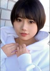 【可愛い顔して意外と変態？】ぶかぶかのパーカーを上に来ただけで、ズボンやスカートは穿かず(パーカーめくればすぐパンティ)という露出狂一歩手前みたいな格好でAV撮影にやってきたツワモノ少女。 ネットでAV応募→AV体験撮影 1982