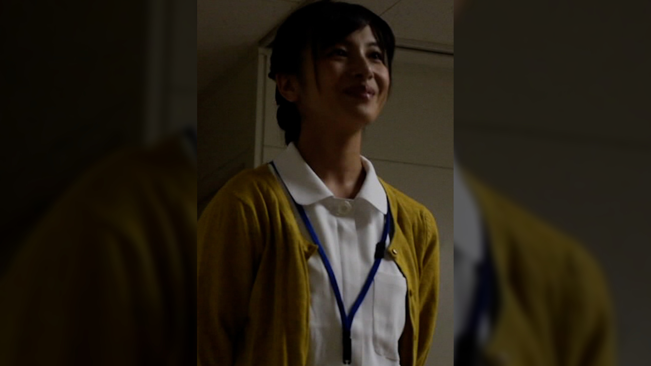 深夜の消灯後の廊下で男性患者と談笑の人妻看護師さんは退院祝いにカラダ重ねる欲求不満の淫乱性交！