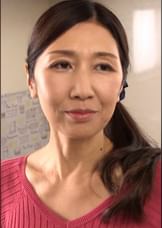 ミニスカでパンティをちらつかせ胸を押し付ける淫乱義母の精液搾りの性欲セックス！