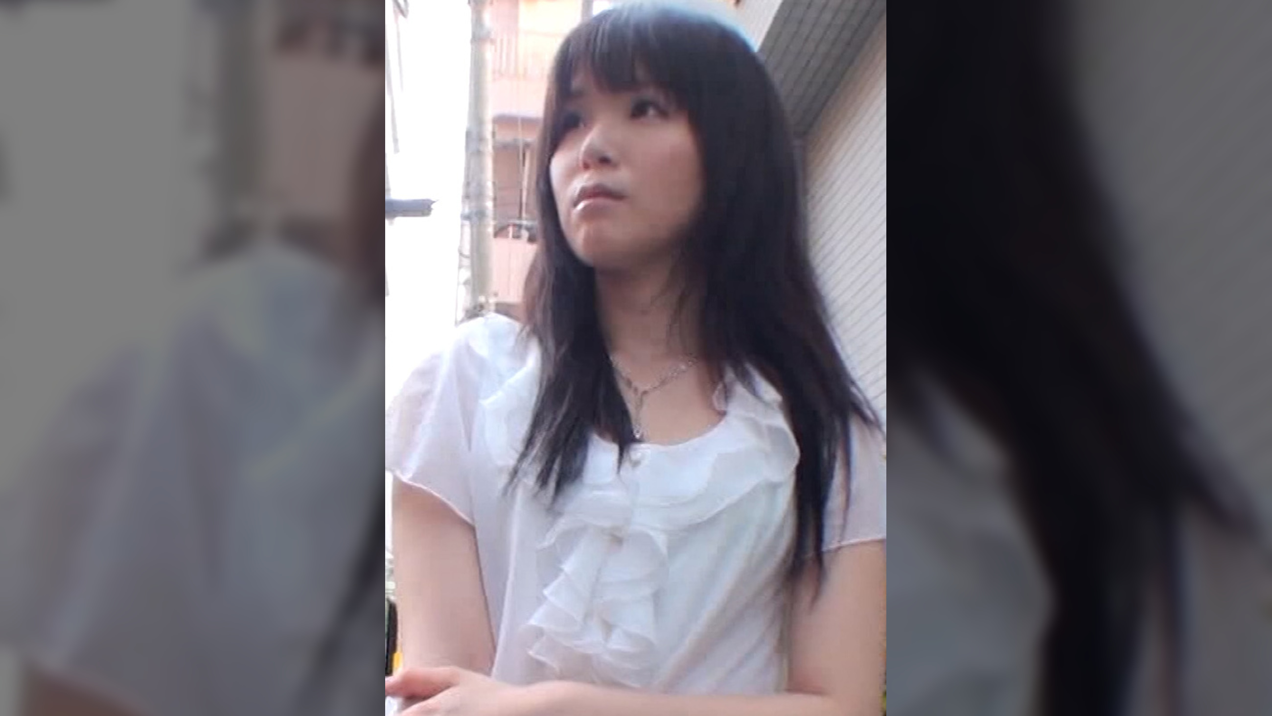 黒髪清楚系の若妻さんをナンパ!大人のおもちゃとAV鑑賞をしてもらいました!欲求不満な若妻は目の前の生肉棒にしゃぶりつき久々の快楽SEXにイキまくる