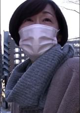 しっとり美しい容姿からは想像できない豹変淫乱ぶり!ビクビクと全身を痙攣させながらの見事なイキっぷりの初撮り熟女!