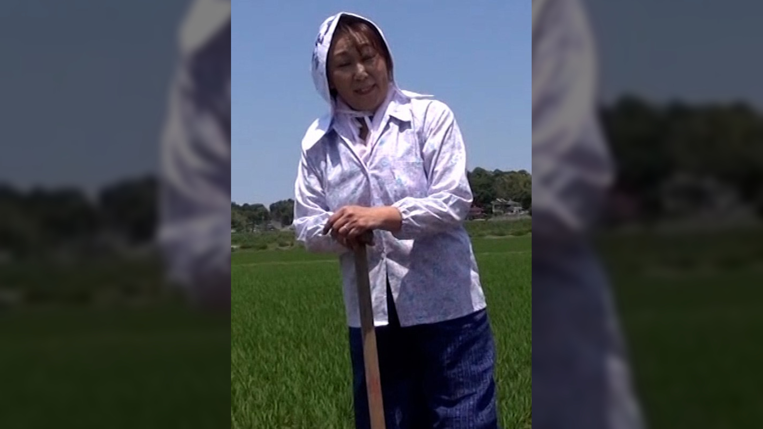 地方の農村の肝っ玉母さん！AV突撃撮影隊が見つけた淫乱熟女！2本の肉棒を味見する淫乱乱交SEX！