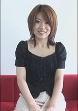 旦那が隠し持っていたアダルトビデオを見ていたら性欲を抑えきれなくなった美人妻！ビデオより激しい事をするべく極太バイブでアソコを広げ、極上の肉棒での中出しＳＥＸにご満悦！