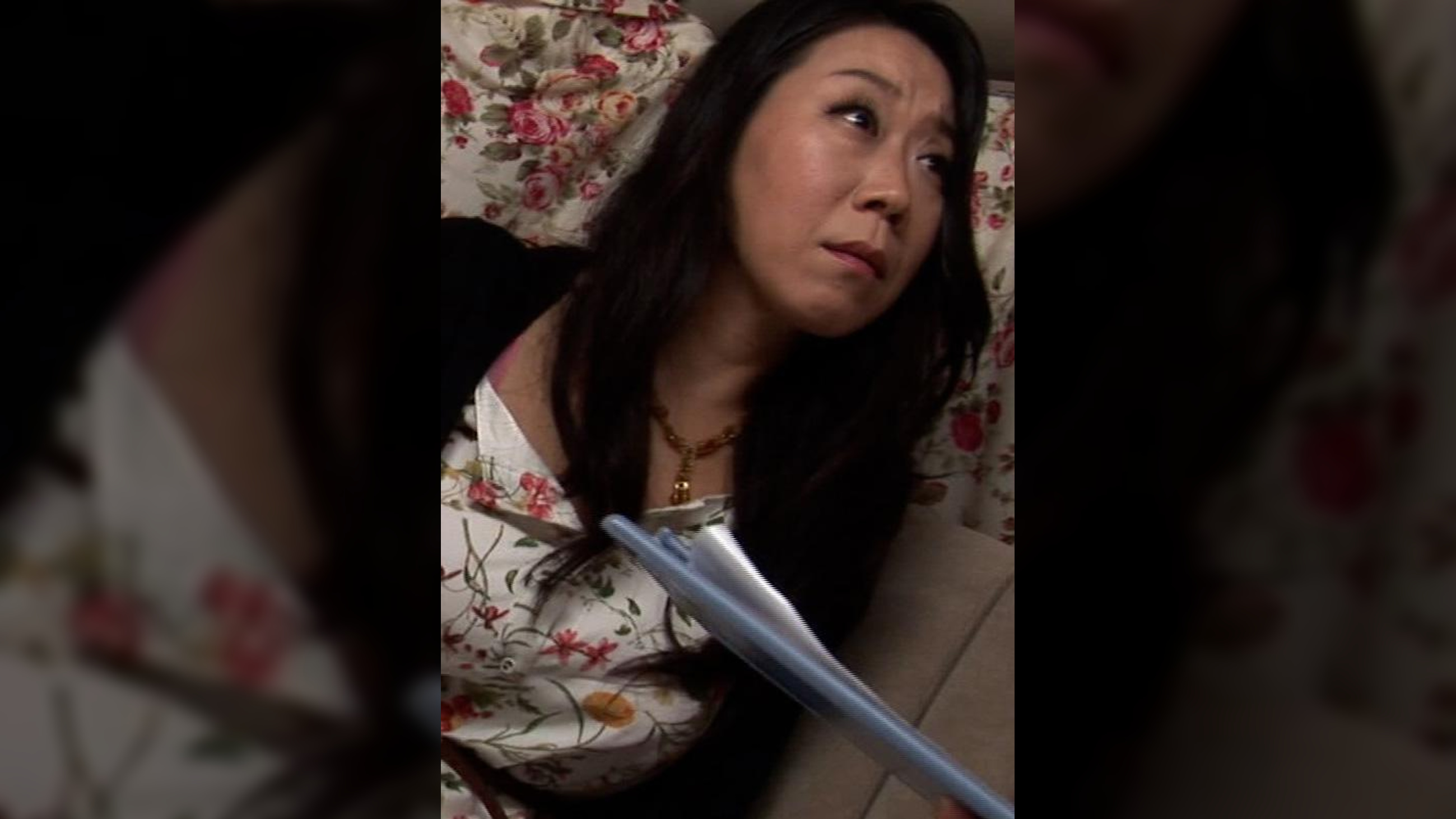 セレブ系巨乳熟女をアンケートに協力をと車に誘い電マとバイブで快楽堕ち!恥ずかしいけどもっとしたい欲求不満解消の淫乱性交!