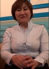 豊満エロボディでSEX大好きでも旦那とはレスな奥さんが男性の人肌求めてAV出演。数年していない股間に生嵌め交尾!