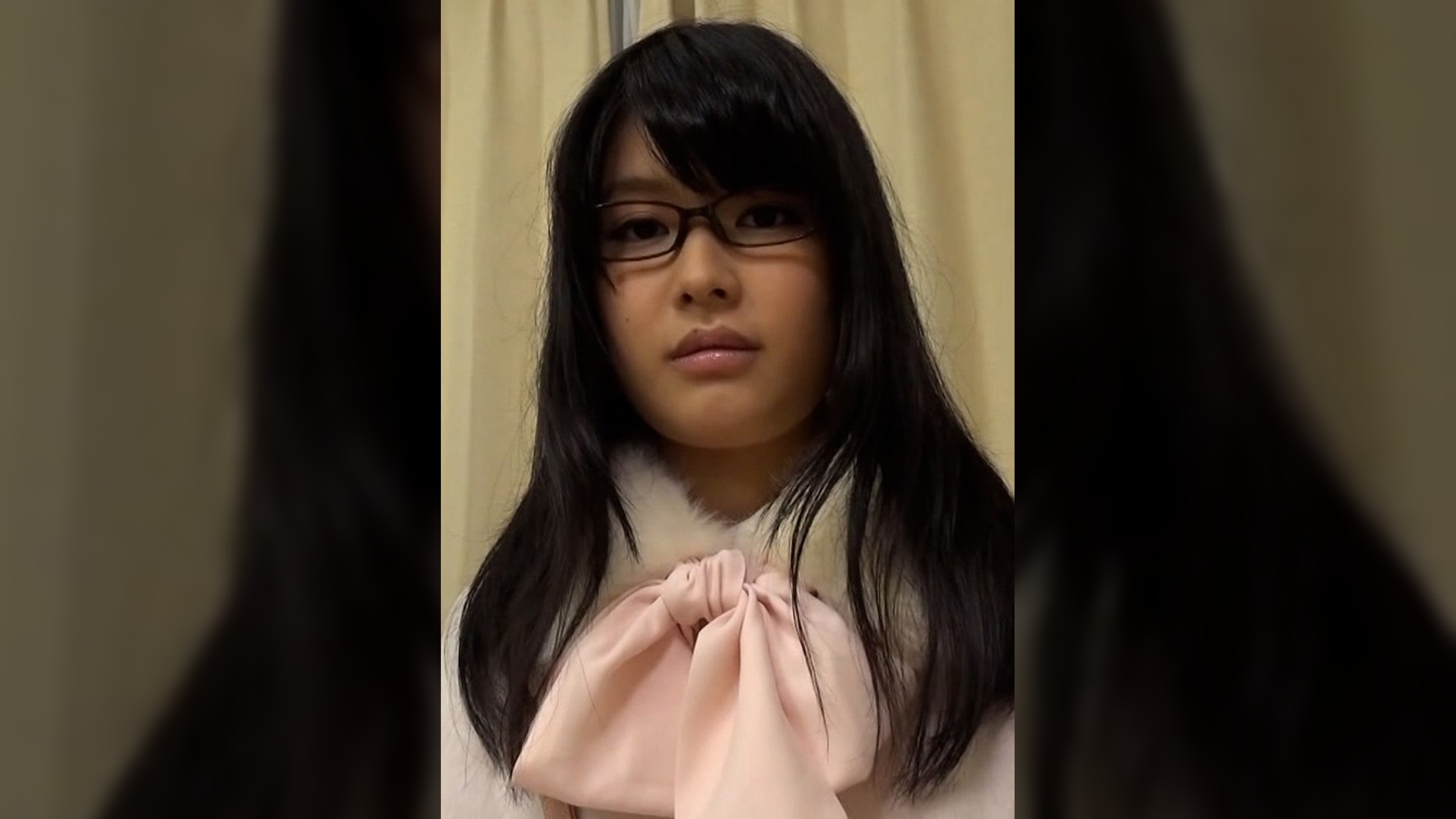 落ち着いた雰囲気の黒髪眼鏡っ娘を就活セミナーとナンパして大人のおもちゃをプレゼント！経験少なめ娘のはしたないエッチ！