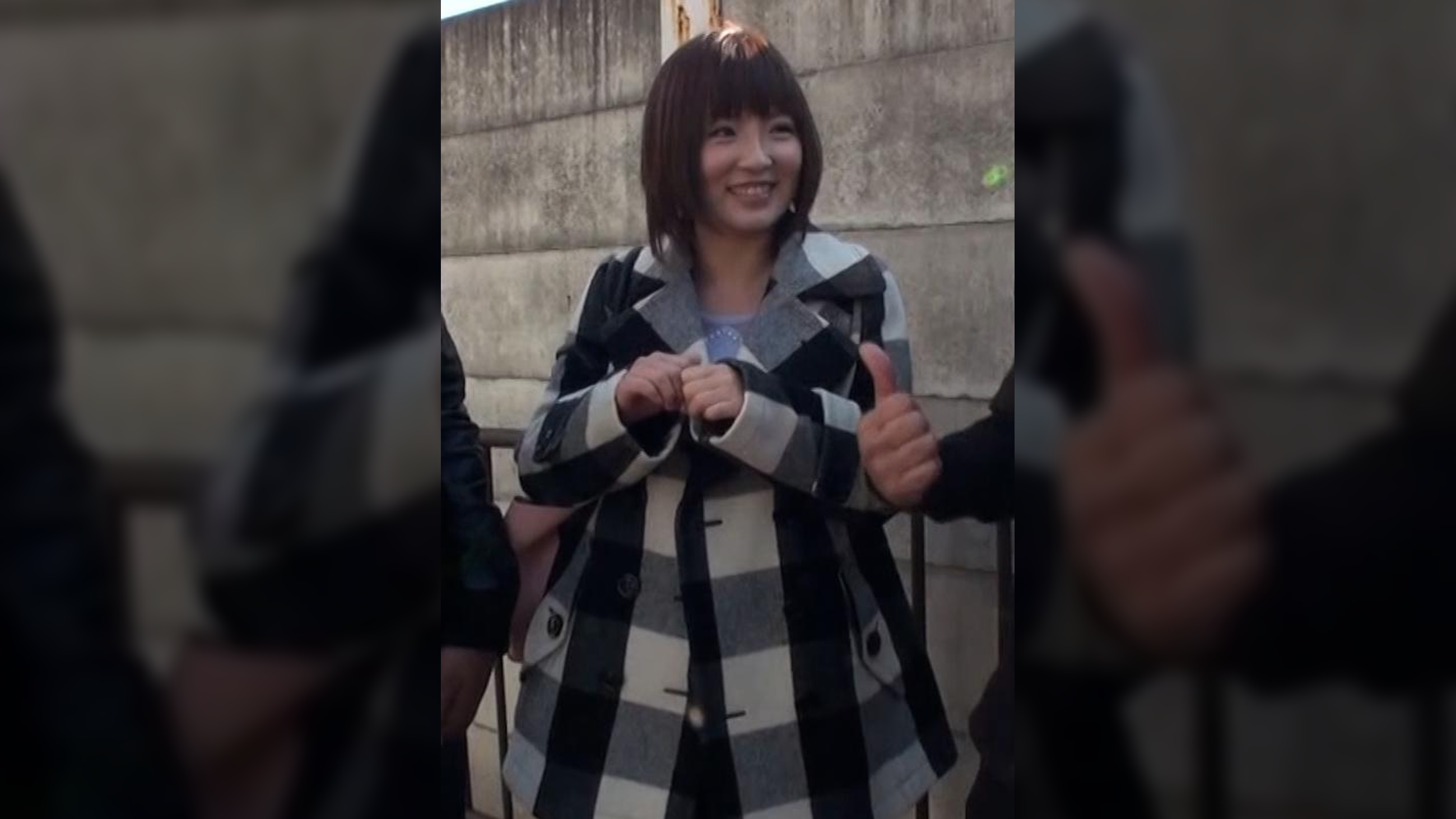 やっぱりでかいのかな？黒人のデカマラに興味津々！ナンパされた巨乳美女は巨大マラで喉奥突かれて口内発射！