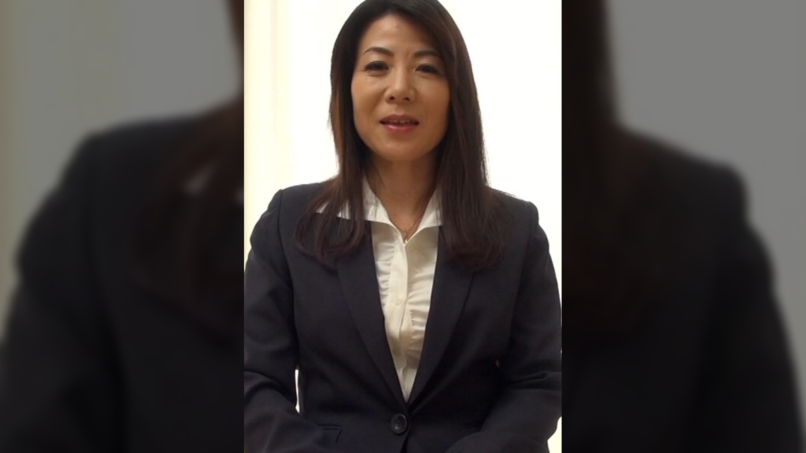 スーツ姿で落ち着いた雰囲気の初撮り巨乳おばさん！バツイチ五十路熟女が10年ぶりの女の悦びに緊張と快感で狂い咲きぶっ飛び発情性交！