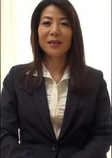 スーツ姿で落ち着いた雰囲気の初撮り巨乳おばさん!バツイチ五十路熟女が10年ぶりの女の悦びに緊張と快感で狂い咲きぶっ飛び発情性交!