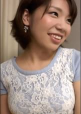 旦那が仕事中に他人棒で股間を濡らす、あどけなさが残る淫乱若妻さんに孕ませ必至の潮吹き中出しSEX！