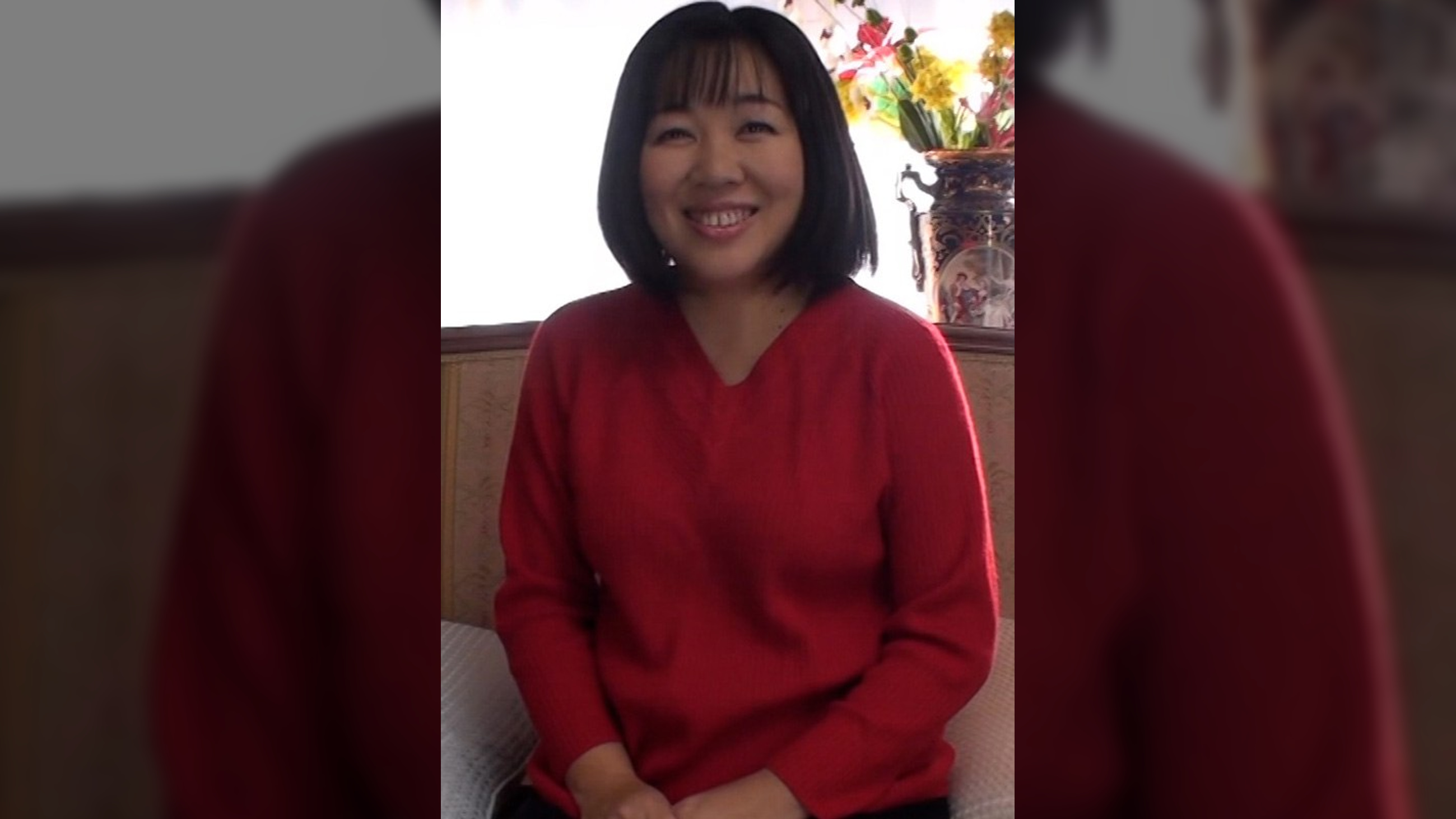 経験人数30人オーバーの52歳美魔女が思い切ってAV出演！好きモノ熟女は垂れ乳を弄られ大股開きの快楽イキまくり！