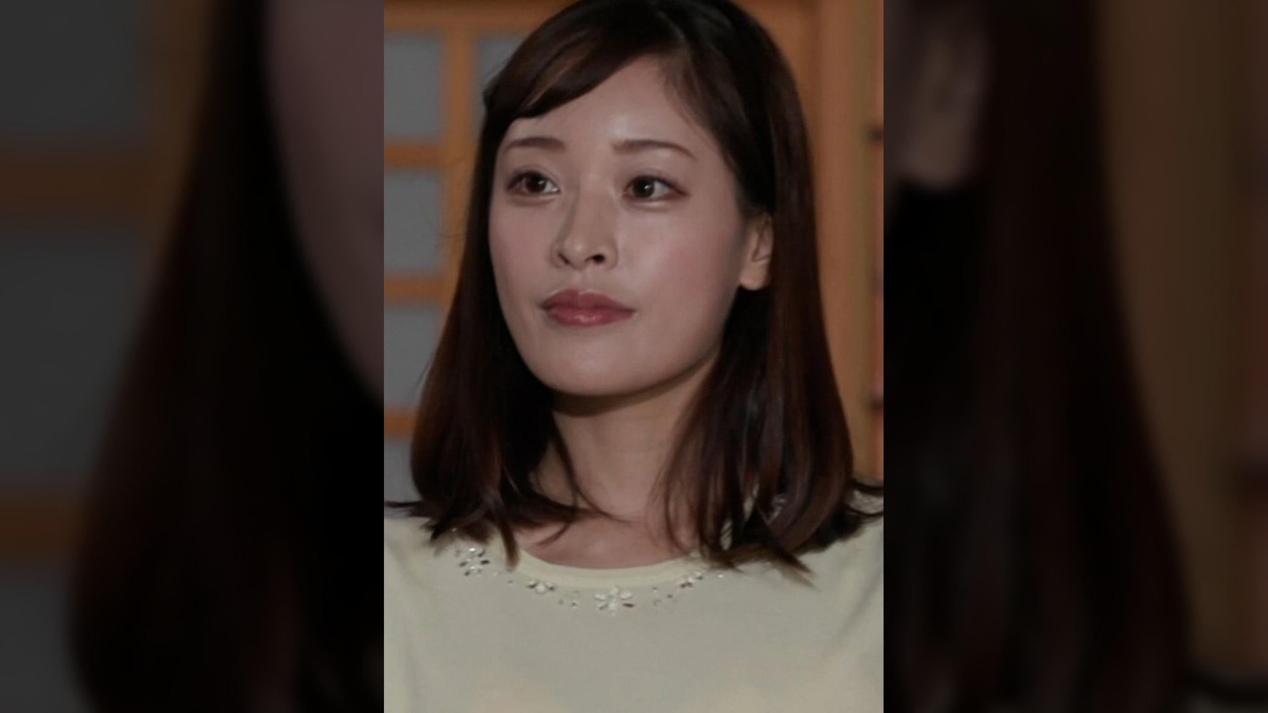 アブノーマルな激しいオナニーに耽る美しき清楚な雰囲気の人妻が淫乱変態性癖に溺れる！