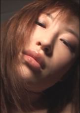 どこか目が離せないミステリアスな色気を漂わせる不思議な女性！伏し目がちに見せる瞳は男を魅了する！気怠そうにみせる彼女が本物の快楽に目覚めてしまう！！