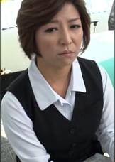 お局先輩女性の美脚が気になり小言も耳に入らない程に勃起した肉棒を何度も嵌められザーメンを搾り取られたボク！