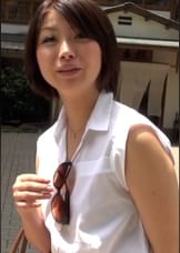家族と離れてつかの間の単独行動の若妻さんをナンパして貸切温泉に誘うと…旅先の解放感に性欲爆発の結婚4年目の若妻さん！