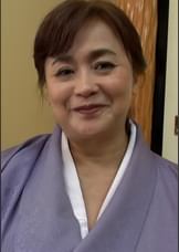 豊満ボディを和服で包む未亡人、六十路熟女の初撮りAV。二人がかりのねっとり愛撫に旦那仕込みのカラダは熱く濡れぶっ飛び絶頂SEX!