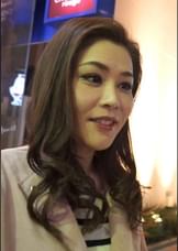 娘の誕生日に食事に向かう仲良し母娘をナンパ！年の差婚のお母さんの若さの為に快楽不倫SEX！