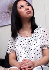 開発中の大人のおもちゃの使用モニターの人妻さんはAVが流れる個室でおもちゃでオナニー!欲求不満爆発の乱交中出しザーメン搾り取り!
