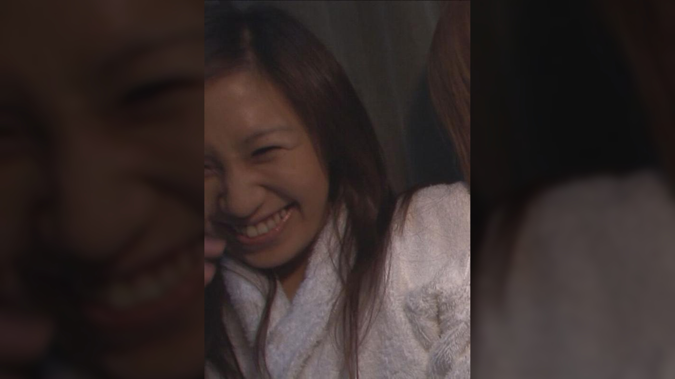 処女を彷彿させる純粋無垢な笑顔を向ける美女とノリの良い茶髪の美女の部屋に追放したはずの男優が勝手に突入！ＡＤが止めるも暴走は止まらずヤられちゃう？！