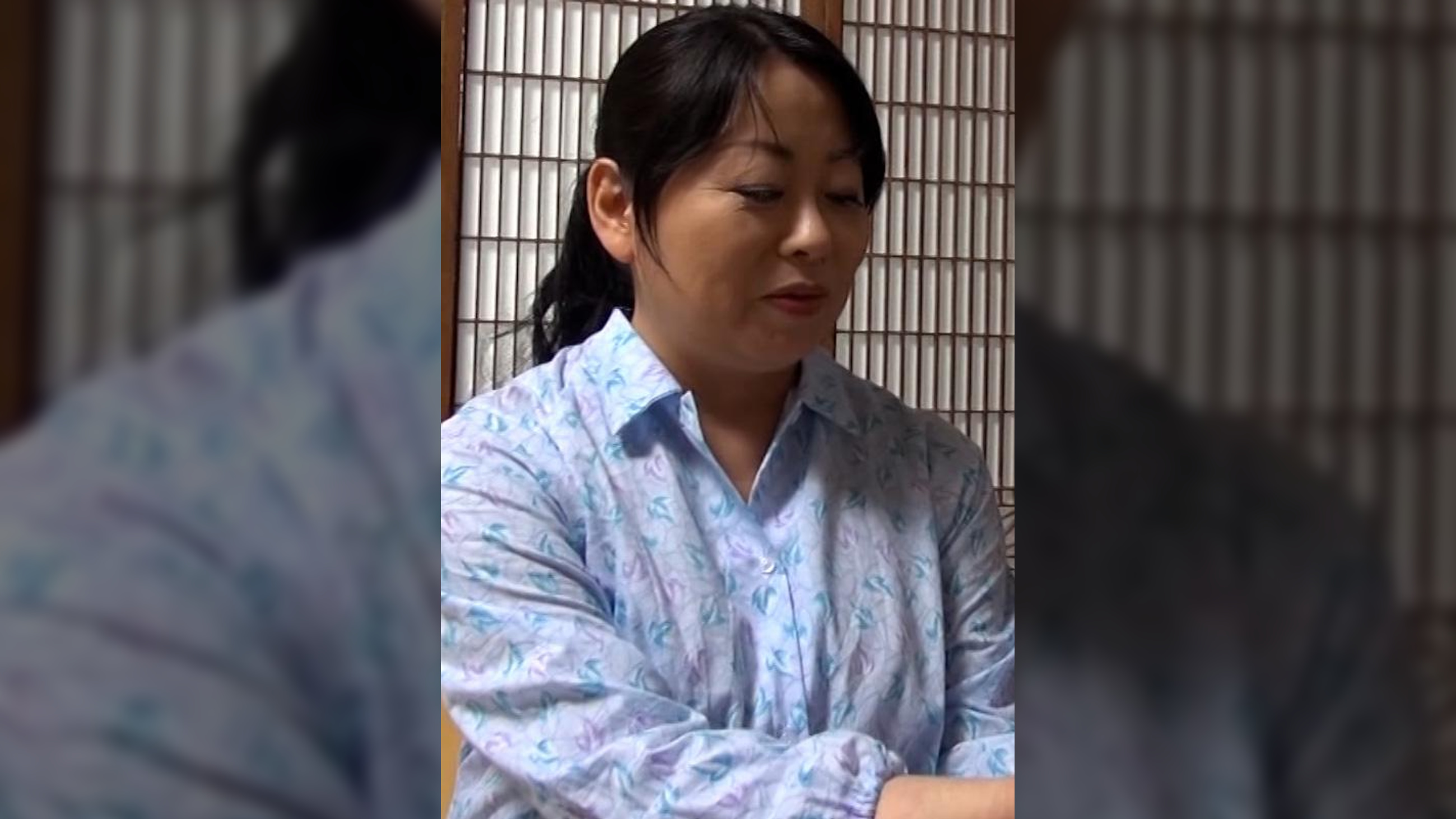 田舎の大きなお屋敷に暮らすバツイチ熟女が人肌の温もり求めてAVに応募!巨乳を揺らして腰振る本気イキSEX!