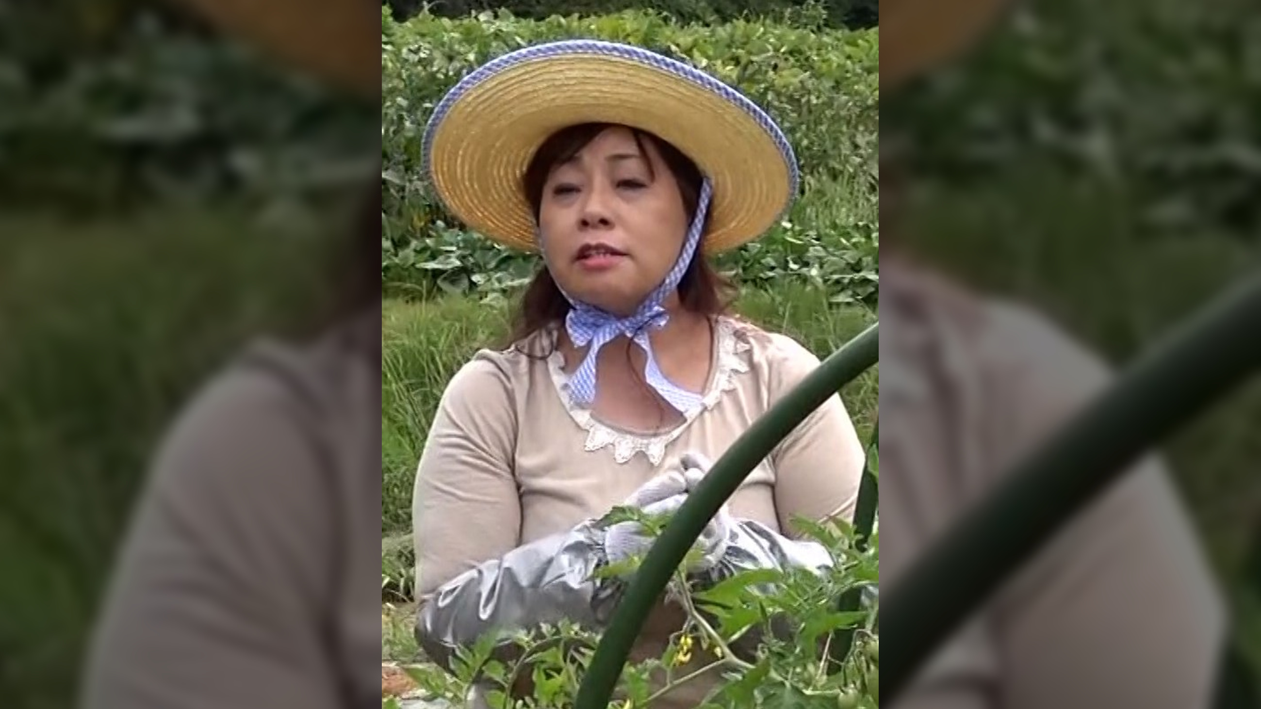 田園スマイルの田舎熟女の野外乱交3Pセックス!