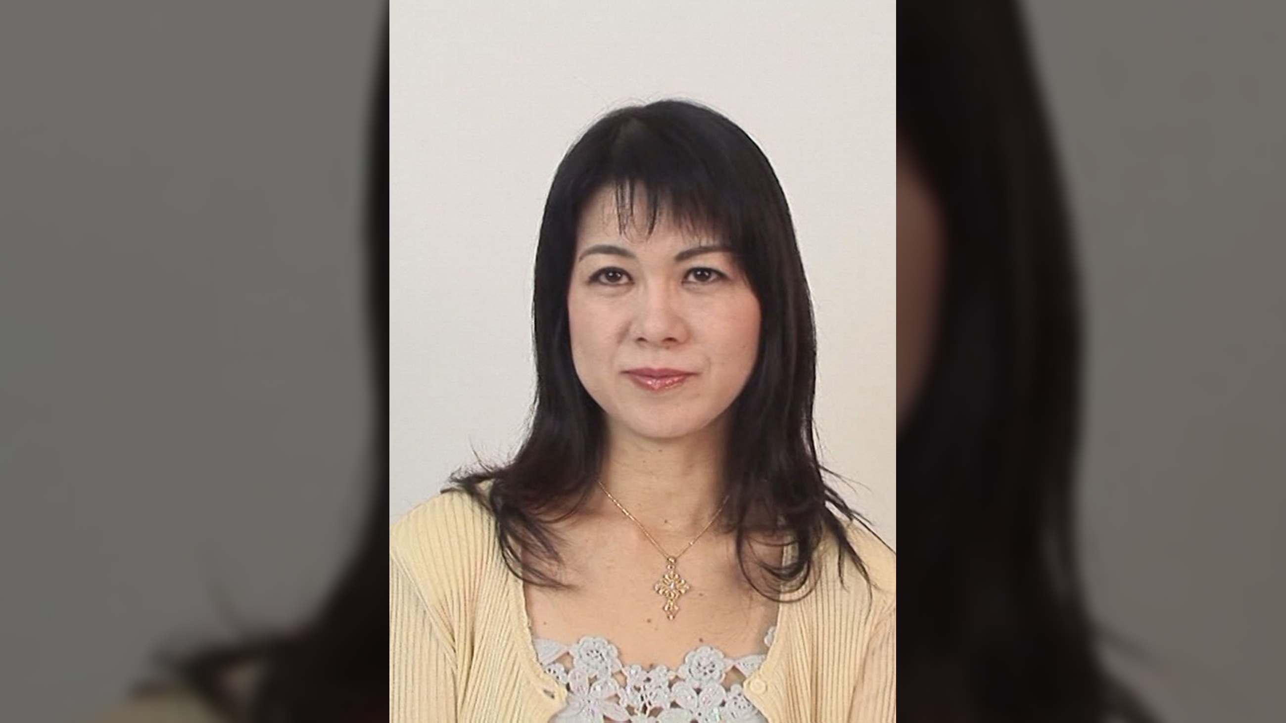 五十路間近でこの美貌！自分磨きに余念がない人妻さんが欲求不満でＡＶ出演！脱がせてみたら美白に巨乳でボルテージＭＡＸ！テンション上がって中出しＳＥＸ！