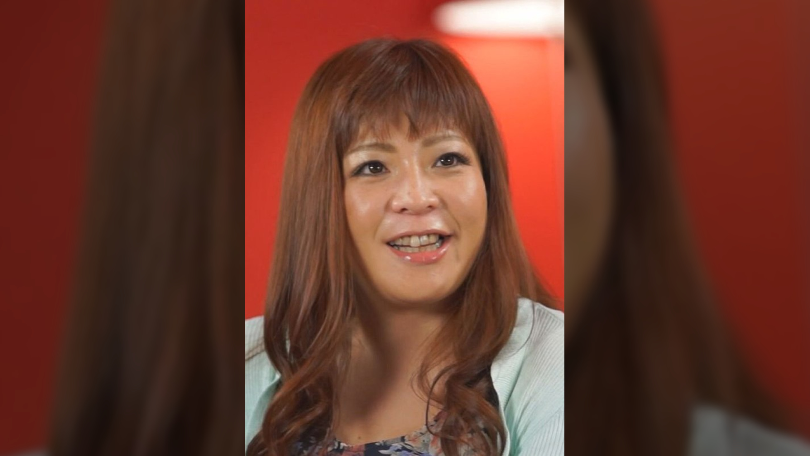 自ら広げて「硬いの入れてください」と懇願する豊満ボディの42歳!