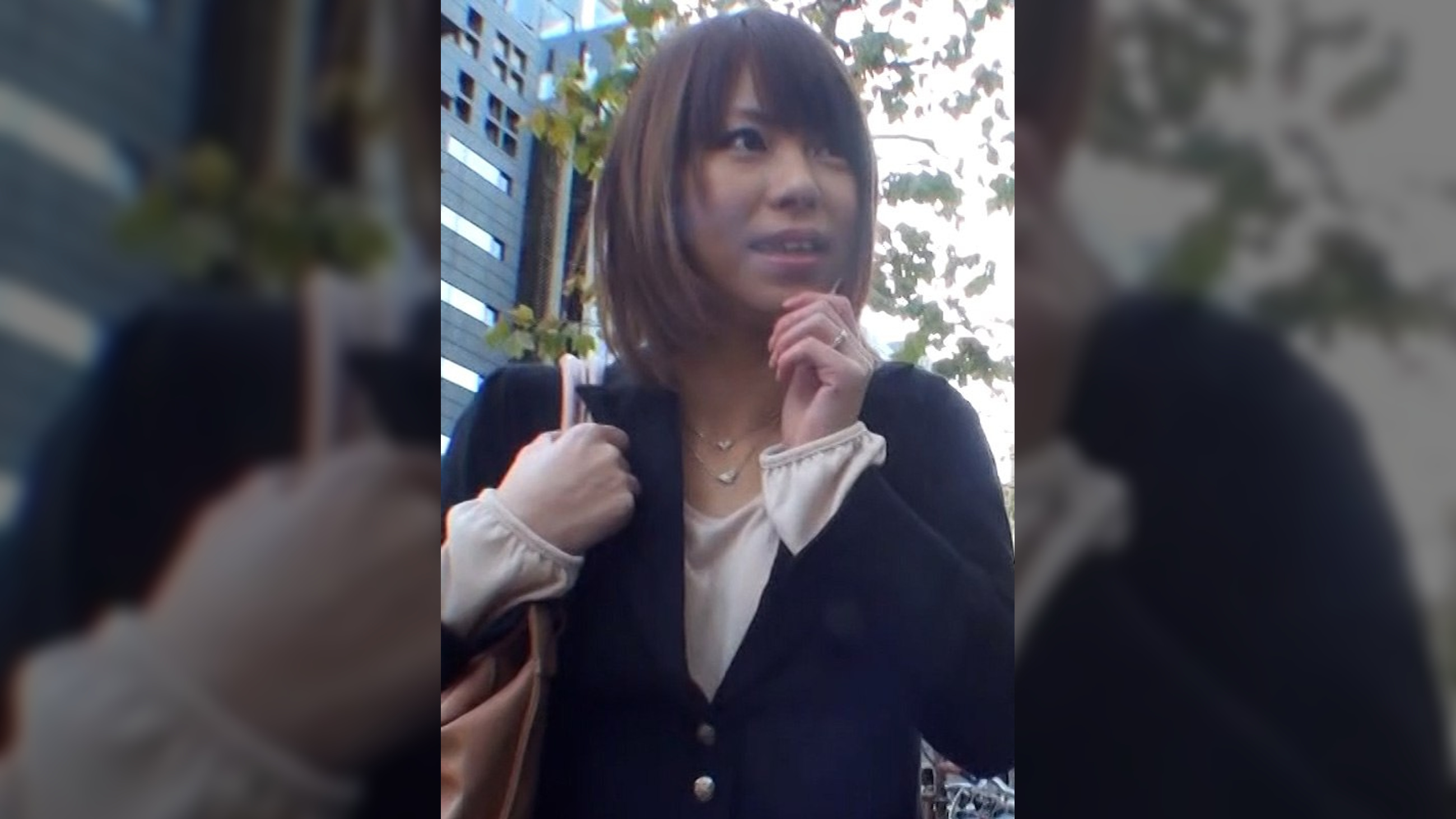 街行くごく普通の美人若妻を商品開発のモニターに協力をと個室に誘いエログッズをモニタリング!むっつりスケベな若妻と3P中出しSEX!
