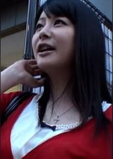 街行くごく普通の美人奥様を商品開発のモニターに協力してとお願い！個室に誘いAV鑑賞をしてもらいました。むっつりスケベ奥様と３P中出しSEX！