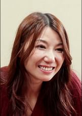 離婚して離れてひとりで暮らす母に思いを打ち明ける愚息、一途な思いに揺れ一線を越えてしまう家庭内の禁断の肉欲SEX！